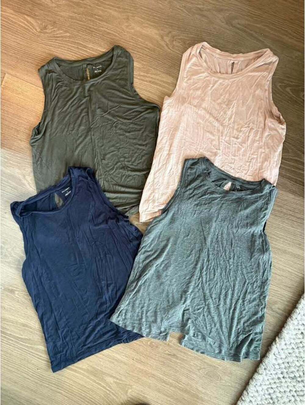 Halogen Tank top shirts x4 women’s small